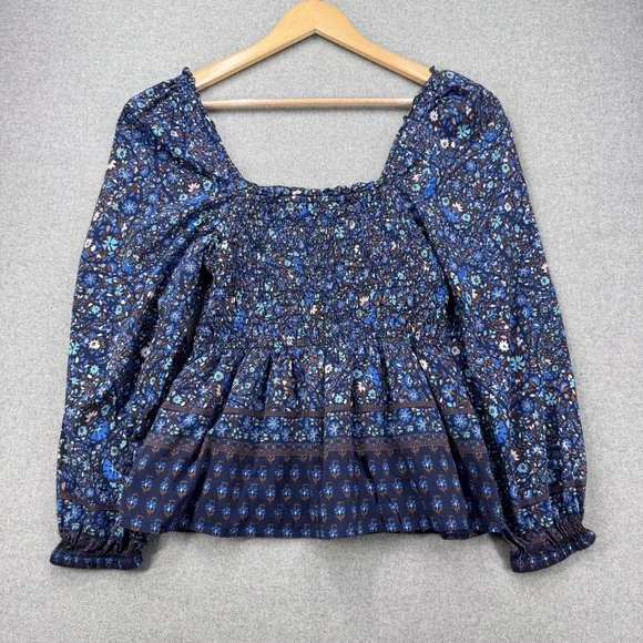 Vineyard Vines Fenwick Blue Smocked Square Neck Top Silk Blend Milkmaid M - Picture 8 of 9